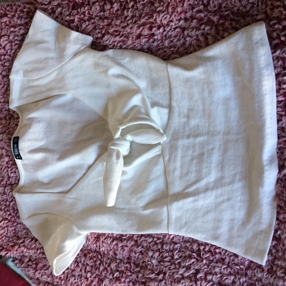 White top - Picture 1 of 1